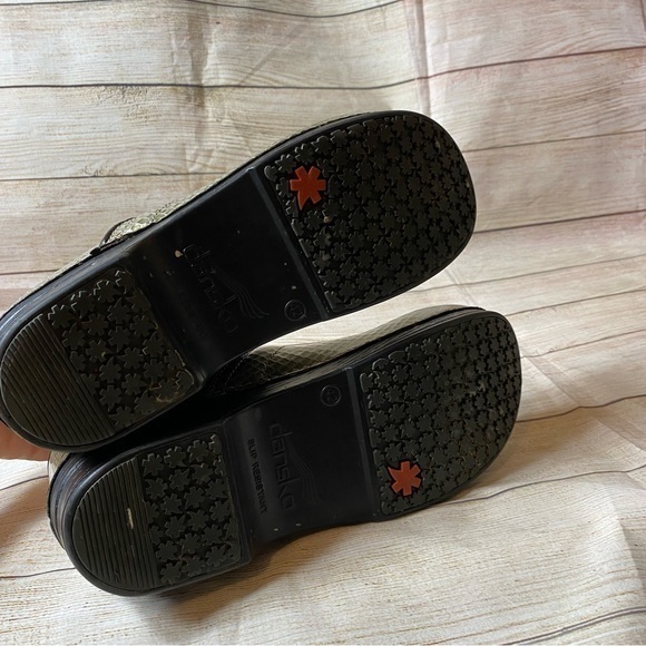 Dansko XP gold clogs. Size 42. 11.5-12 - Picture 8 of 11